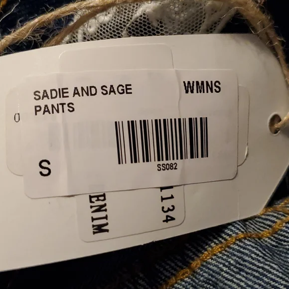 NWT Sadie & Sage Anthropologie Brand Distressed Patch Jeans S8ze Small - Picture 11 of 12